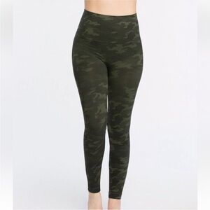 Women’s M Spanx Look At Me Now Green Camo Seamless‎ Leggings